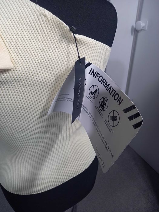 Top bluzka na jedno ramię ecru  Trendyol r.36 nowa