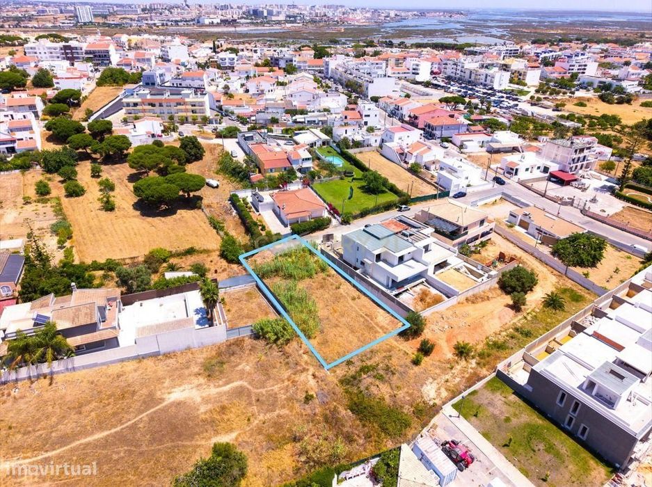 Terreno Urbano de 760 m² para Construção em Montenegro, Faro