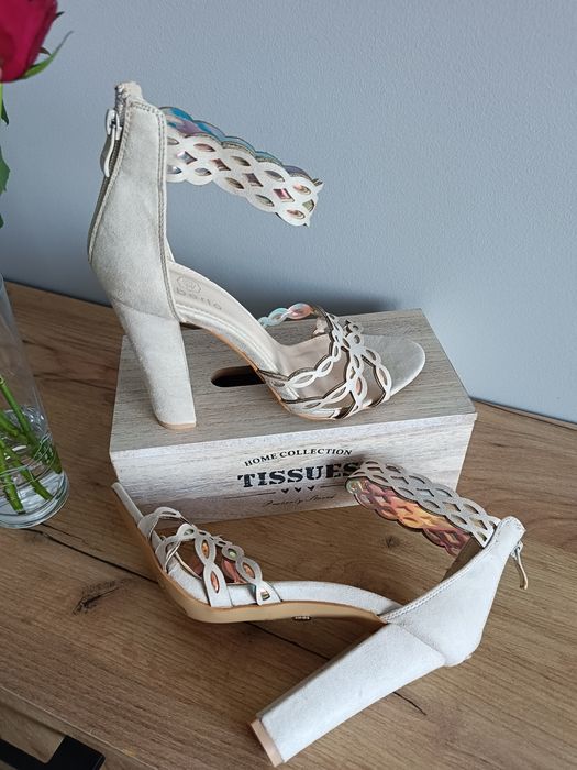 Beżowe sandały damskie na słupku 39 Roberto