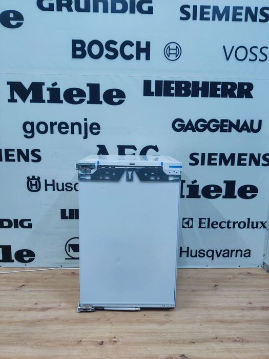 Вбудована морозильна камера Liebherr™IGN 1664 пенального типу. Germany