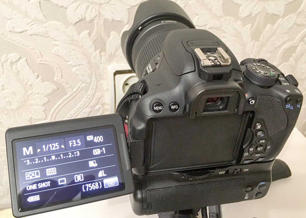 продам Canon 700D