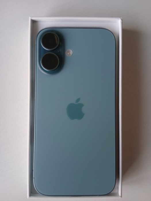 Telefon IPhone 16