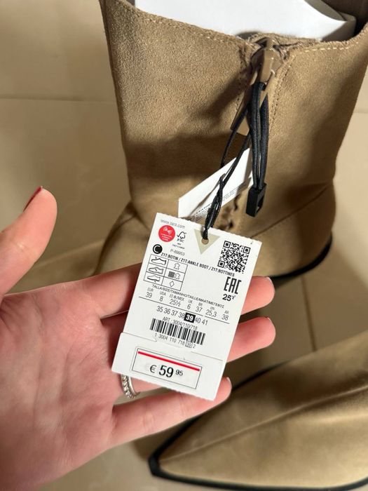 Казаки Zara з натуральної замші