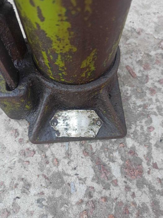 Домкрат гідравлічний 2т. 5т. 300грн.