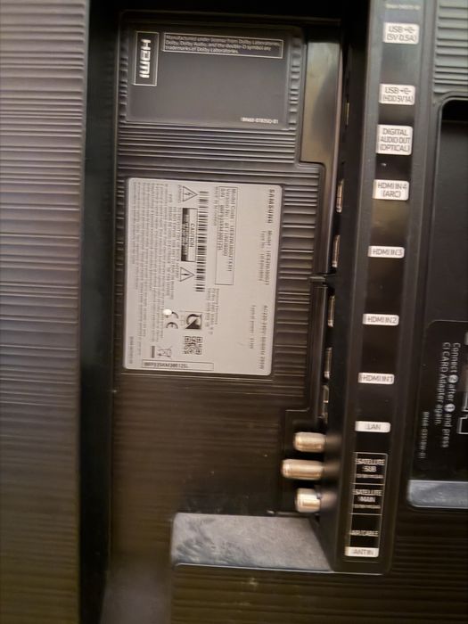 Samsung 82" (207 см) 4K UltraHD модель UE82NU8002TXXH