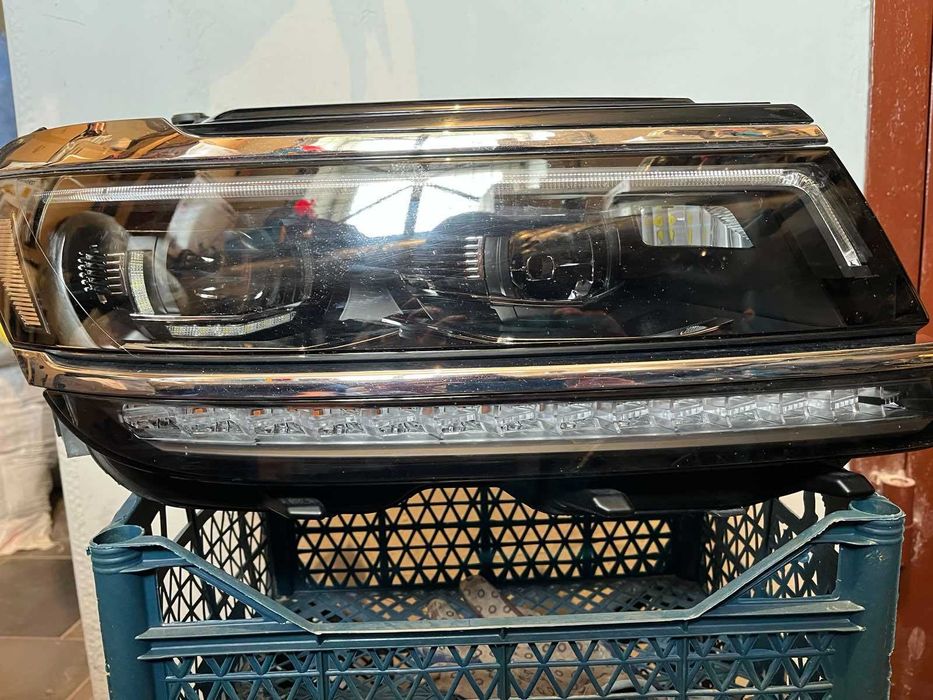 ФОЛЬКСВАГЕН ТІГУАН 2  Передня права фара R Line  (б/у) Тайвань