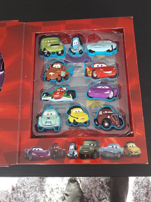 Carros e livro do faísca