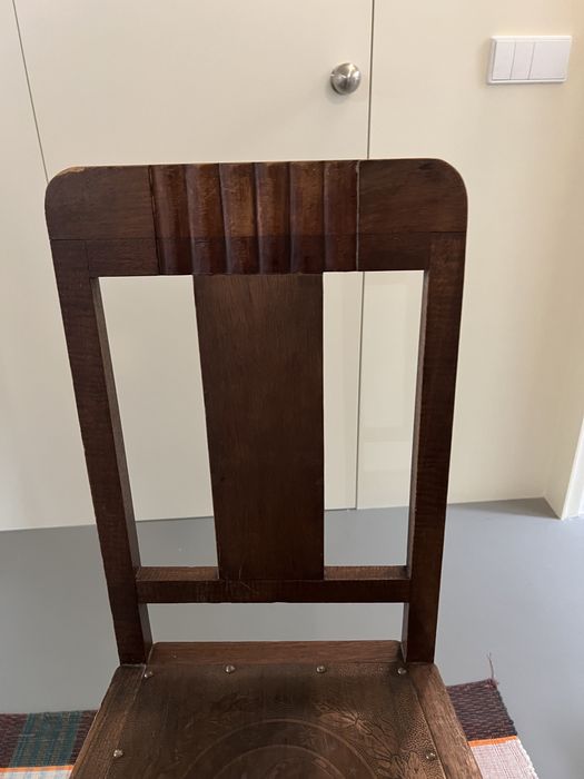 Cadeiras em madeira antiga