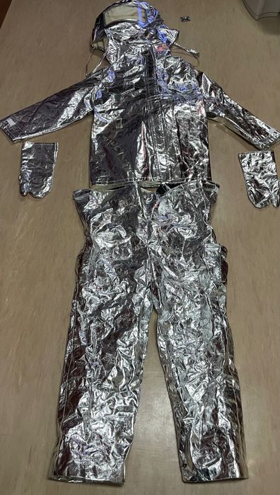 Fato aluminizado de combate a incêndios