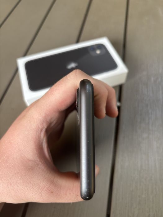 iPhone 11 64GB zablokowany