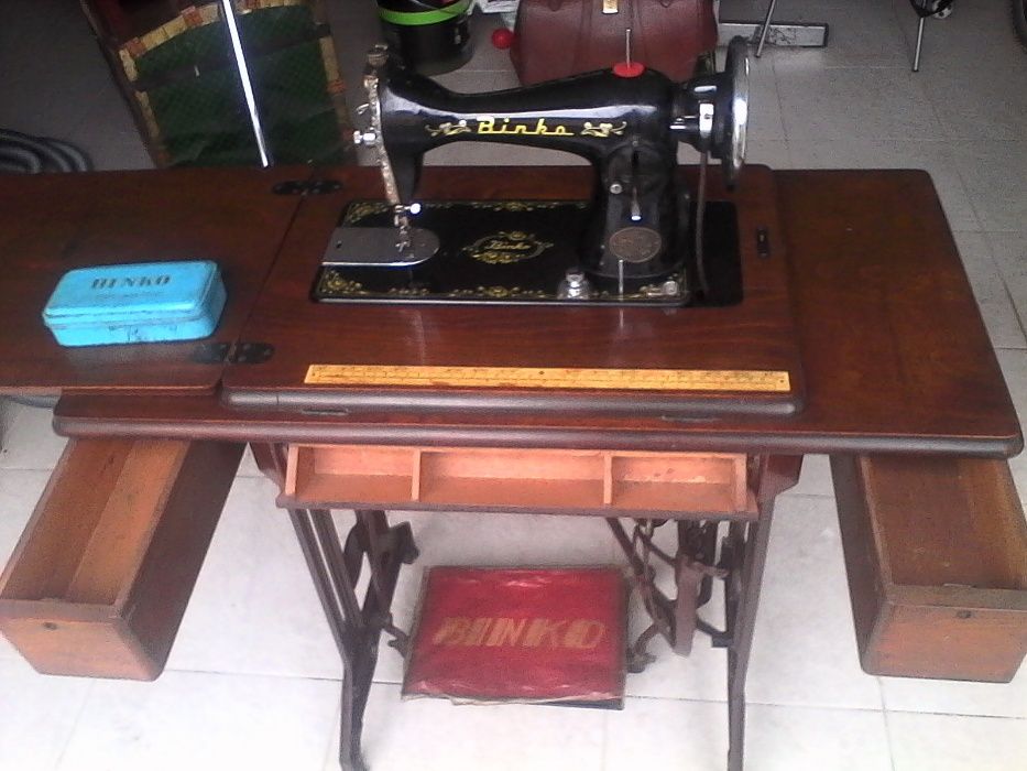 Máquina de costura antiga64739701360385125
