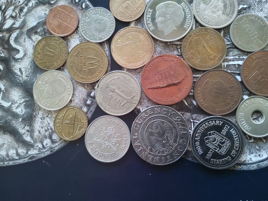 24726# Lote 20 medalhas/tokens estrangeiras (incui 1 copy assinalada)