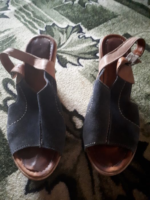 Босоножки замшевые