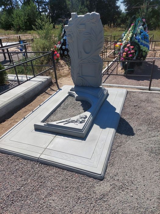 Пам'ятники бетонні