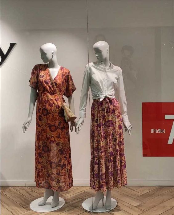 Manekin Genesis  damski calopostaciowy bialy matowy