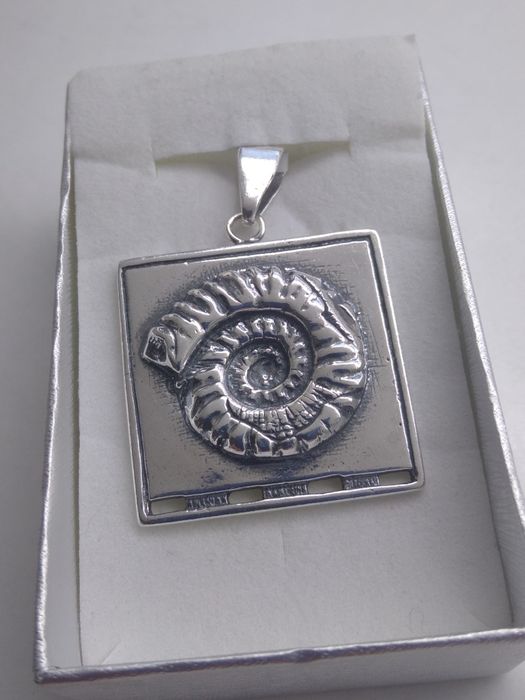 Srebrny wisiorek z amonitem srebro 925  274
