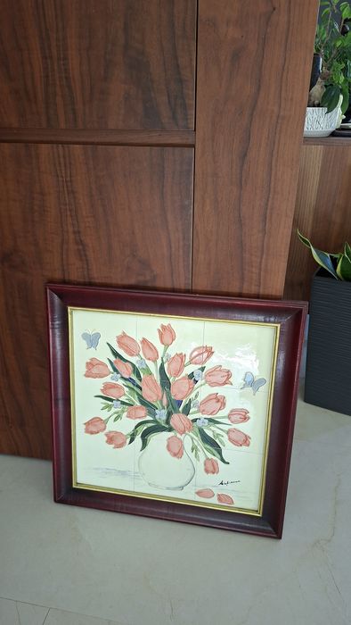 Quadro com painel de azulejos assinado