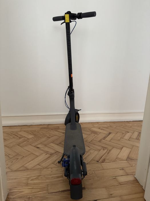 Xiaomi Mi Electric Scooter 3 — Como Nova