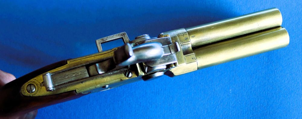 Pistola inglesa de três canos marcada THOMAS em percussão s.XVIII/XIX