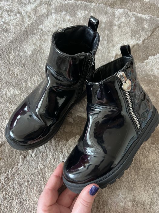 Продам взуття для дівчинки 26р 16см