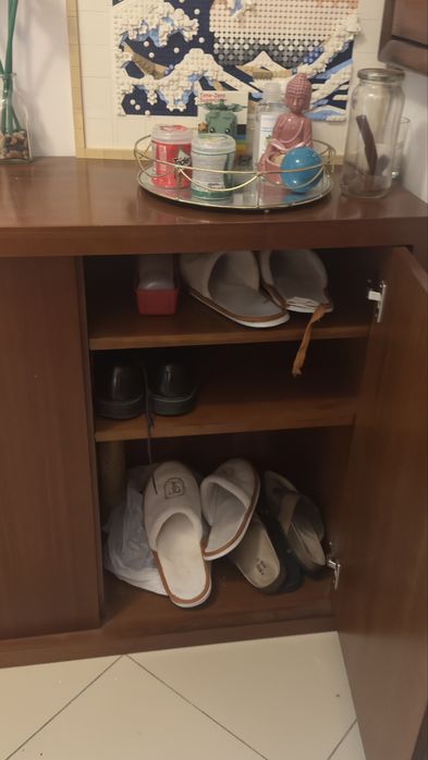 Aparador de madeira maciça