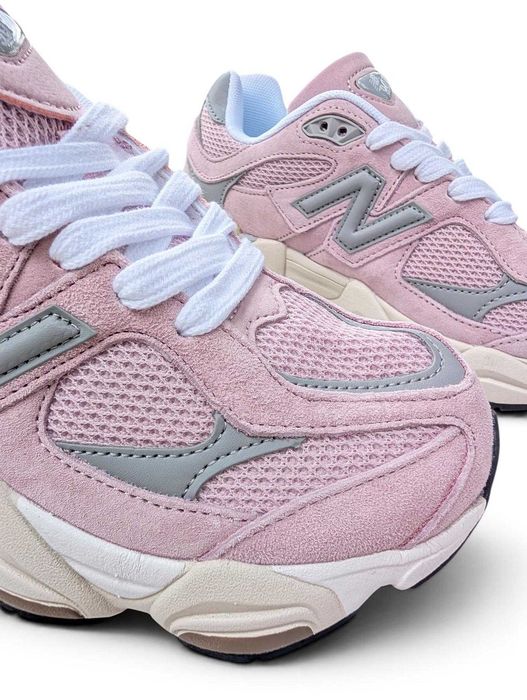Жіночі кросівки New Balance 9060 рожеві