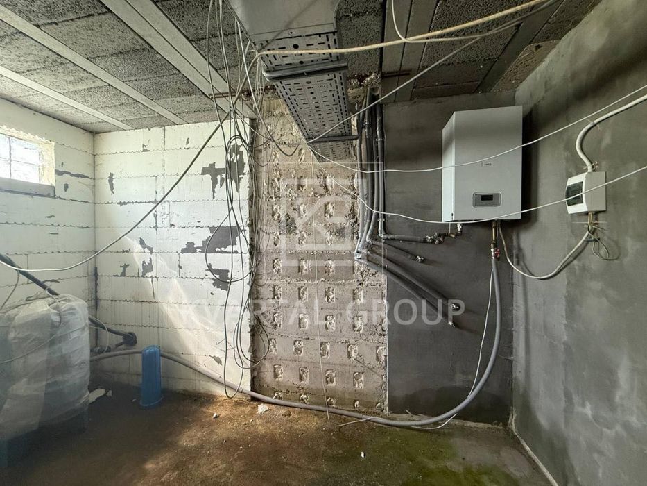Продаж будинку 180 м² на 11 сотках з гаражем, підвалом 105 м² та укриттям в Блиставиці.
