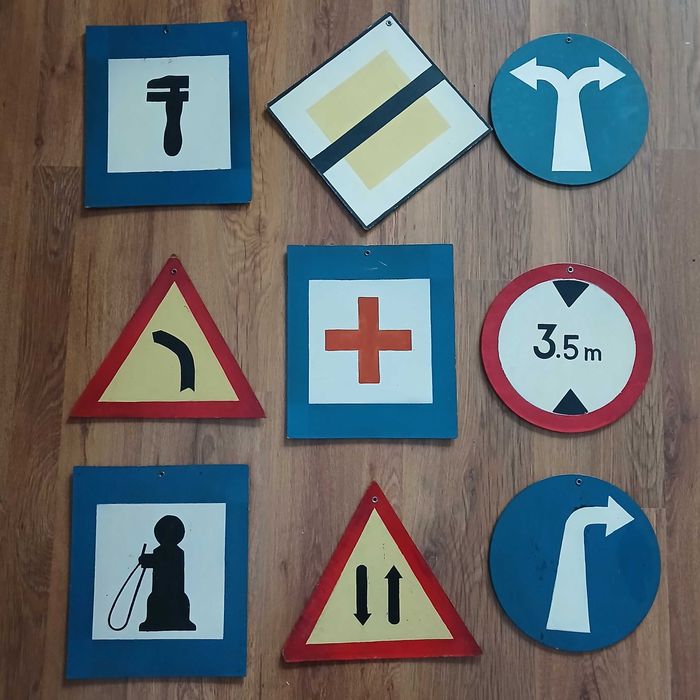 Stare ręcznie malowane znaki drogowe ze szkoły nauki jazdy lata 60-te