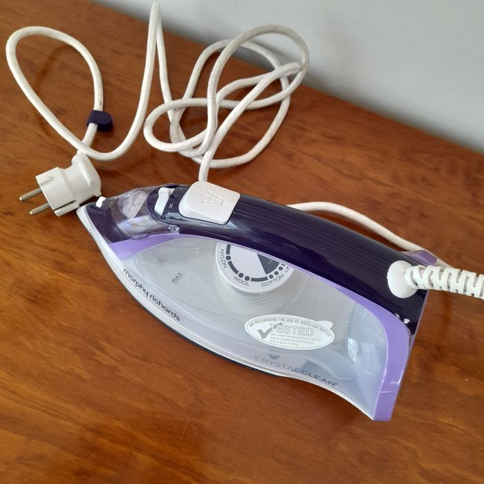 Ferro engomar com vapor