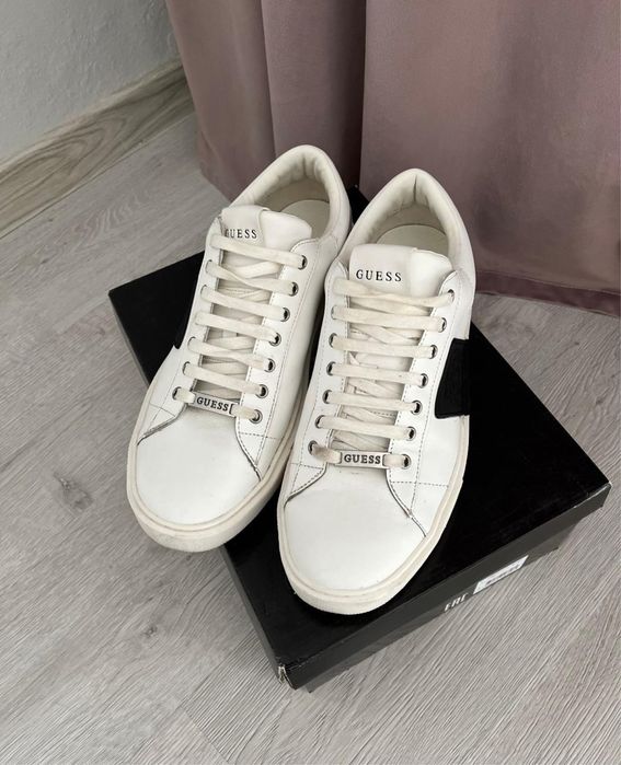 Sneakersy GUESS – stan idealny