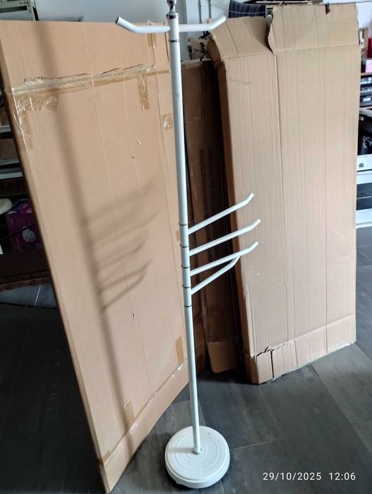 Toalheiro de pé alto para casa de banho
