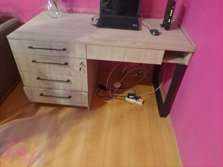 Biurko jak nowe.