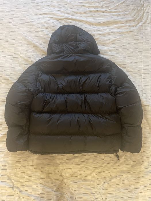 kispo stüssy preto e cinzento