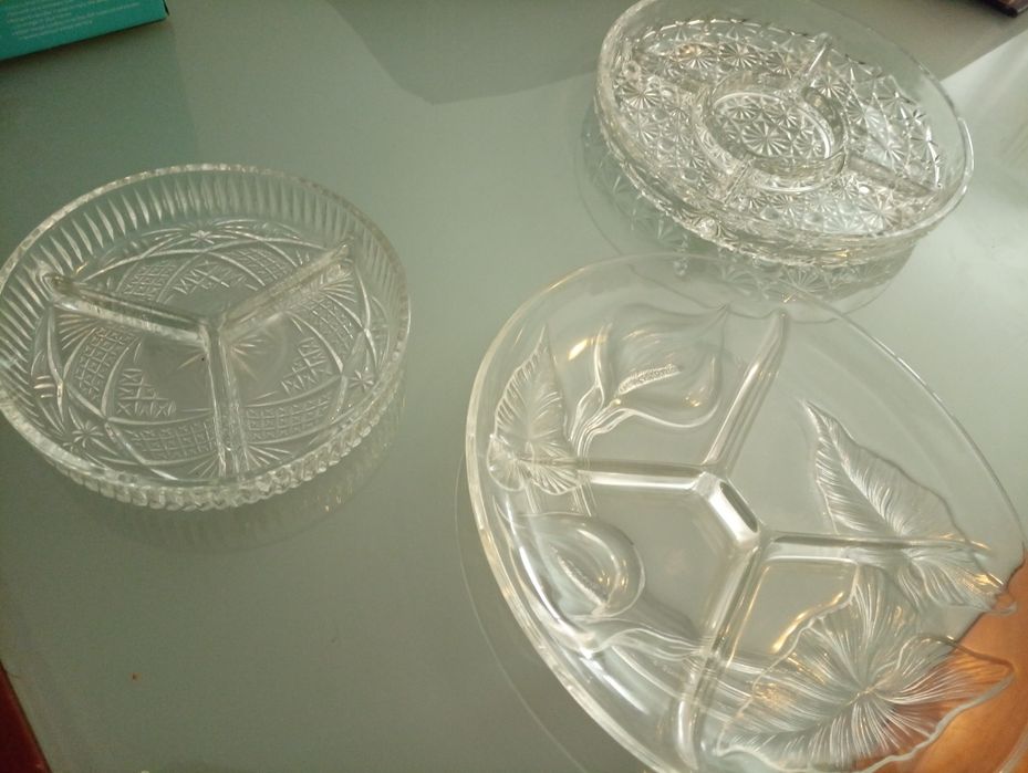 3 Pratos / travessas com divisórias para aperitivos -  vidro cristalino