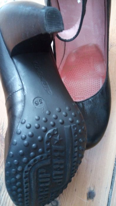 Sapatos de salto alto Bata tamanho 36