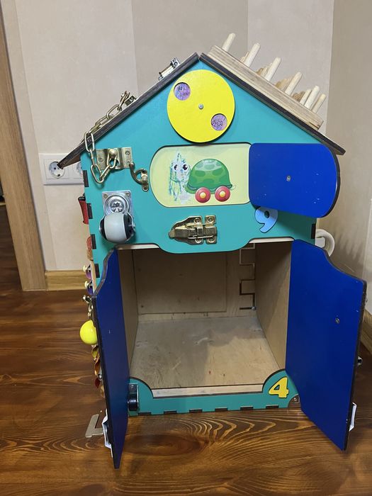 Бізібудинок (бізіборд)