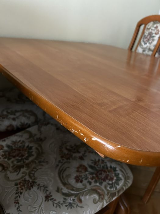 Stół rozkładany z krzesłami