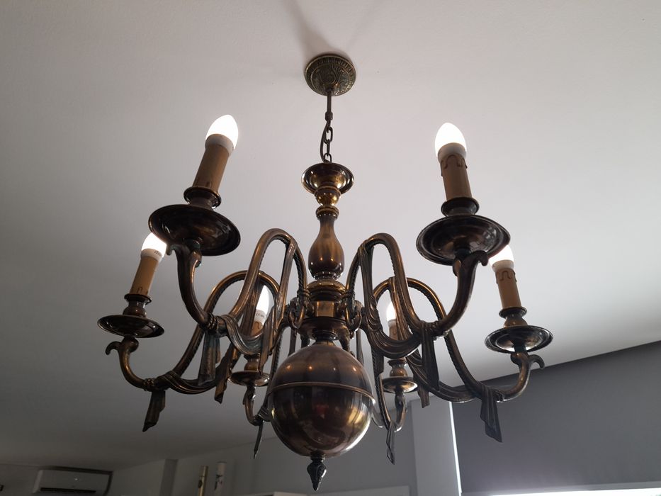 Candeeiro de Sala Rústico com 6 Braços – Elegância para o Seu Espaço.