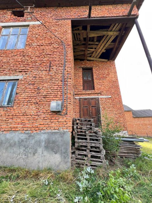 Продається 2-поверховий будинок с. Коросне, біля Перемишлян