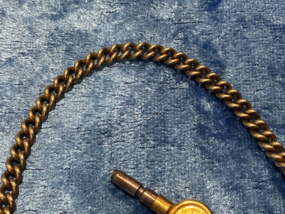 Corrente para relógio de bolso vintage yellow metal com chave