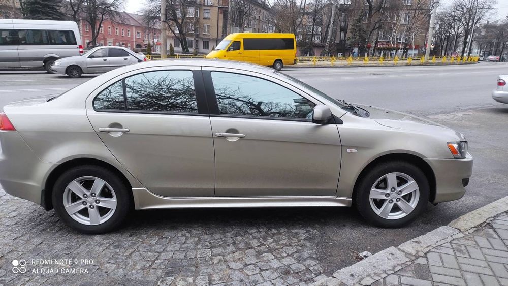 Продам належний не крашений автомобиль.