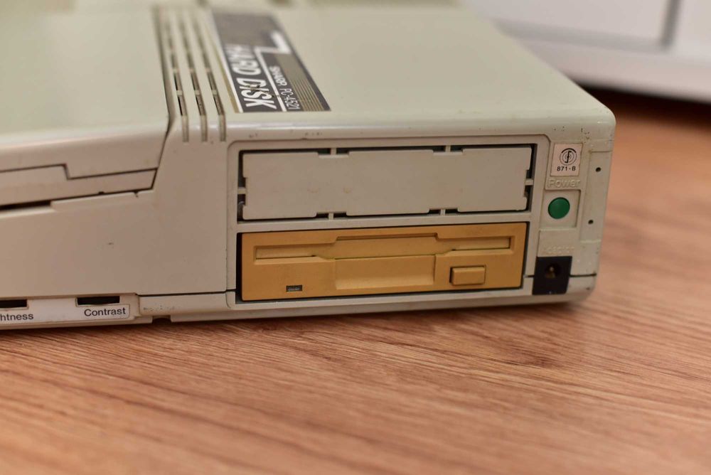 Unikat Retro! Laptop Sharp PC-4521 (1987)  Dysk 20MB  MS-DOS  Klasyk