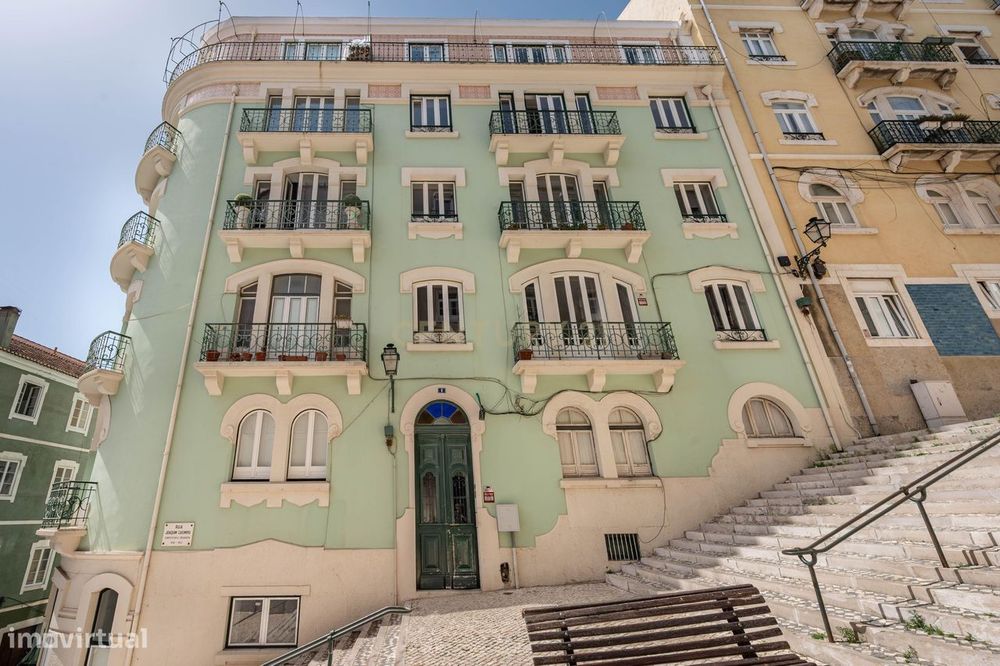 Charme Clássico | 185 m² | Varanda | Estrela - Lisboa
