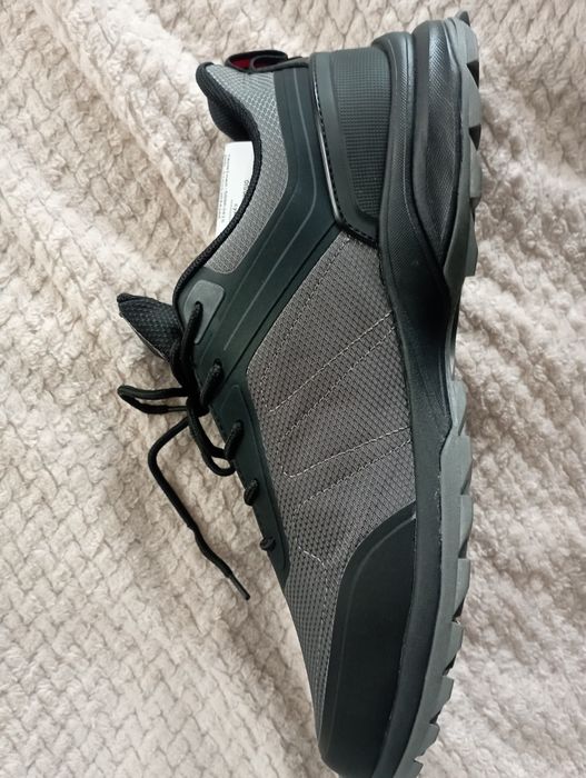 Продам нові кросівки  розмір 44  BAAS ploa