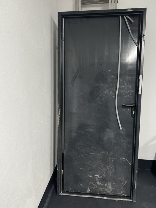 Drzwi budowlane 90 cm