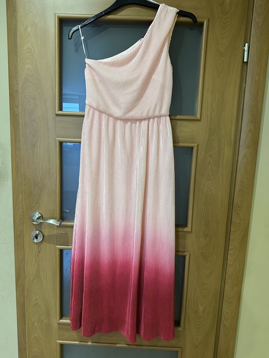 Sukienka na jedno ramię