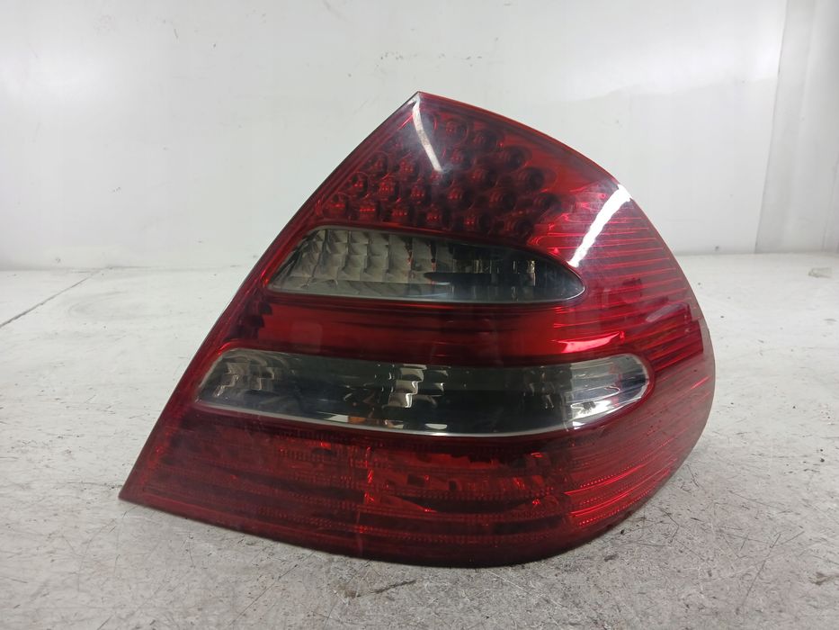 mercedes w211 sedan lampa prawa tył sedan