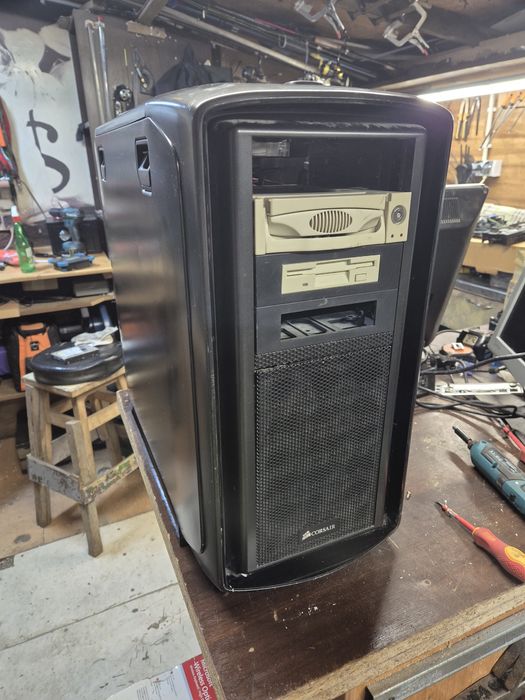 Duża obudowa komputera Corsair Graphite 600T