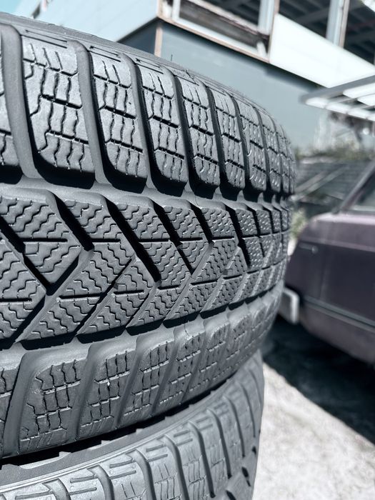 255 40 20 Pirelli Sottozero 3 99% 2023 Шини Зима