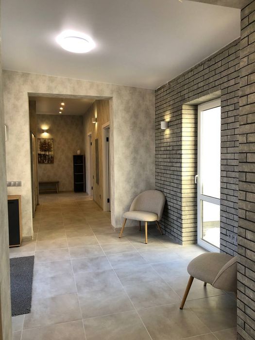 Продаётся новый дом в Обуховке в закрытом охраняемом городке с ремонто